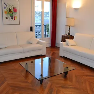 Moulin Rouge Ii Apartment Paris